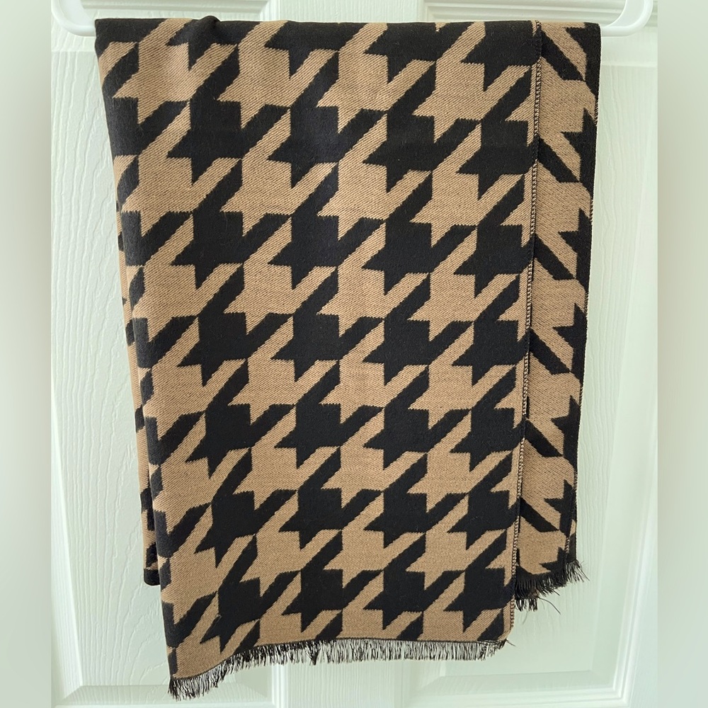 Classic Houndstooth Black and Tan Scarf Wrap